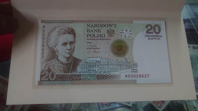 【囧羊收藏】精选微拍第八场 世界钱币共舞 2011年波兰20纪念钞 原装册 全新UNC