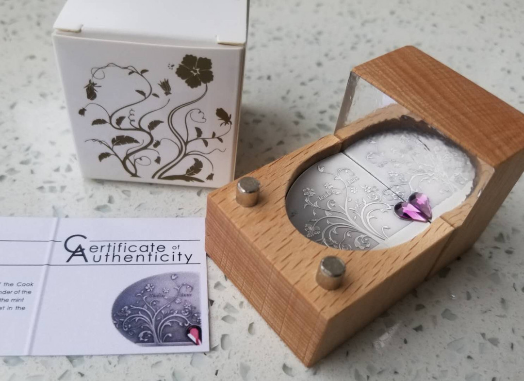 【币观天下】第131期钱币拍卖～ 库克2020年爱的种子柔情似水水晶镶嵌银币 999银1/2oz