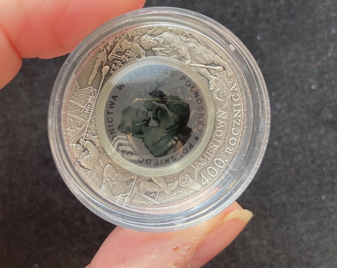 【币观天下】第131期钱币拍卖～ 【波兰】获奖币波兰2008年北美移民400周年镶玻璃仿古银币