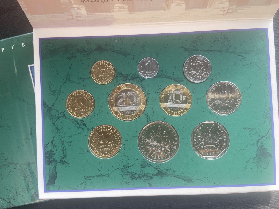 【币观天下】第131期钱币拍卖～ 【法国】1998年清版原装卡册