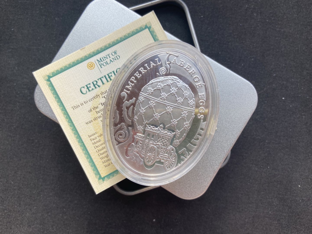 【币观天下】第131期钱币拍卖～ 【纽埃】法贝热彩蛋  纽埃2010年2元，56.56克 皇家费伯奇彩蛋系列---“王冠加冕礼”，异形(椭圆形) 精制纪念银币