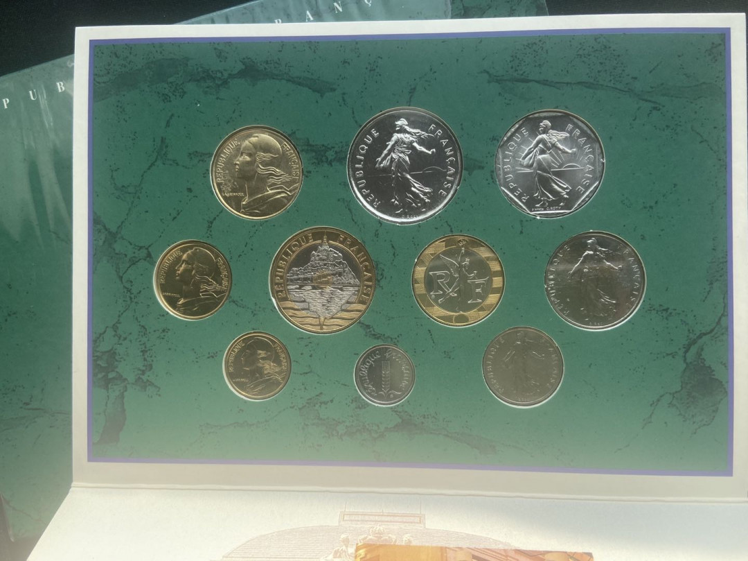 【币观天下】第131期钱币拍卖～ 【法国】1998年清版原装卡册