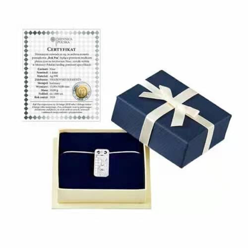 【币观天下】第132场钱币拍卖～   纽埃2018年1新西兰元，中国狗年生肖 浮雕 镶嵌施华洛世奇水晶 长方形 吊坠精制银币