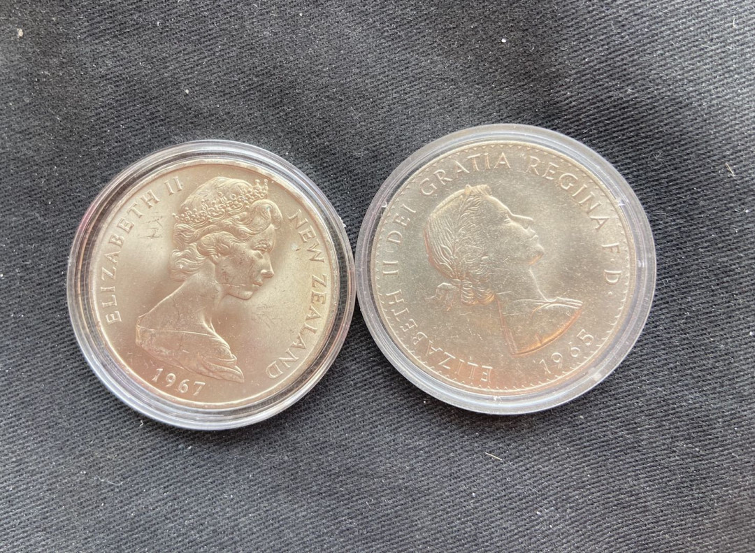 【币观天下】第132场钱币拍卖～ 【英国+新西兰】克朗币2枚【一枚丘吉尔】