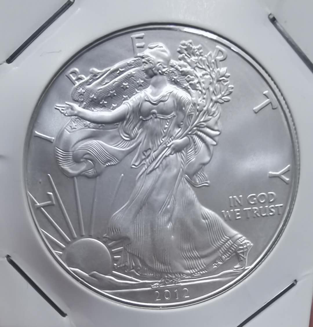 北京马甸外币专卖微拍第三十四期，银币专场，陆续上新，欢迎关注 2012年美国撒花女神1盎司银币，品相如图