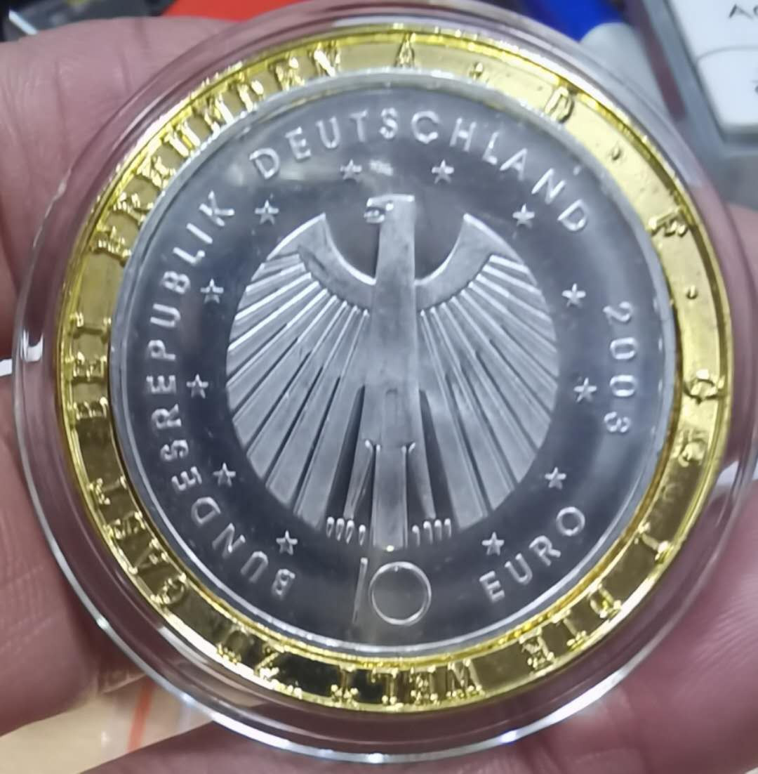 北京马甸外币专卖微拍第三十四期，银币专场，陆续上新，欢迎关注 2003年德国足球世界杯10欧元纪念银币，重15.5克，成色925银，品相如图