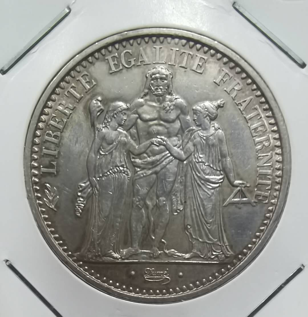 北京马甸外币专卖微拍第三十四期，银币专场，陆续上新，欢迎关注 1965年法国10法郎大力神银币，重：25克，成色：900，品相如图