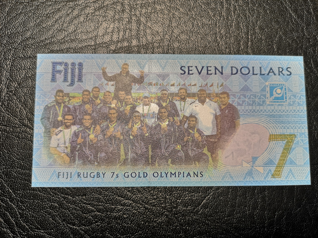 《外钞收藏家》第九十四期拍卖 斐济足球钞  7元 全新unc