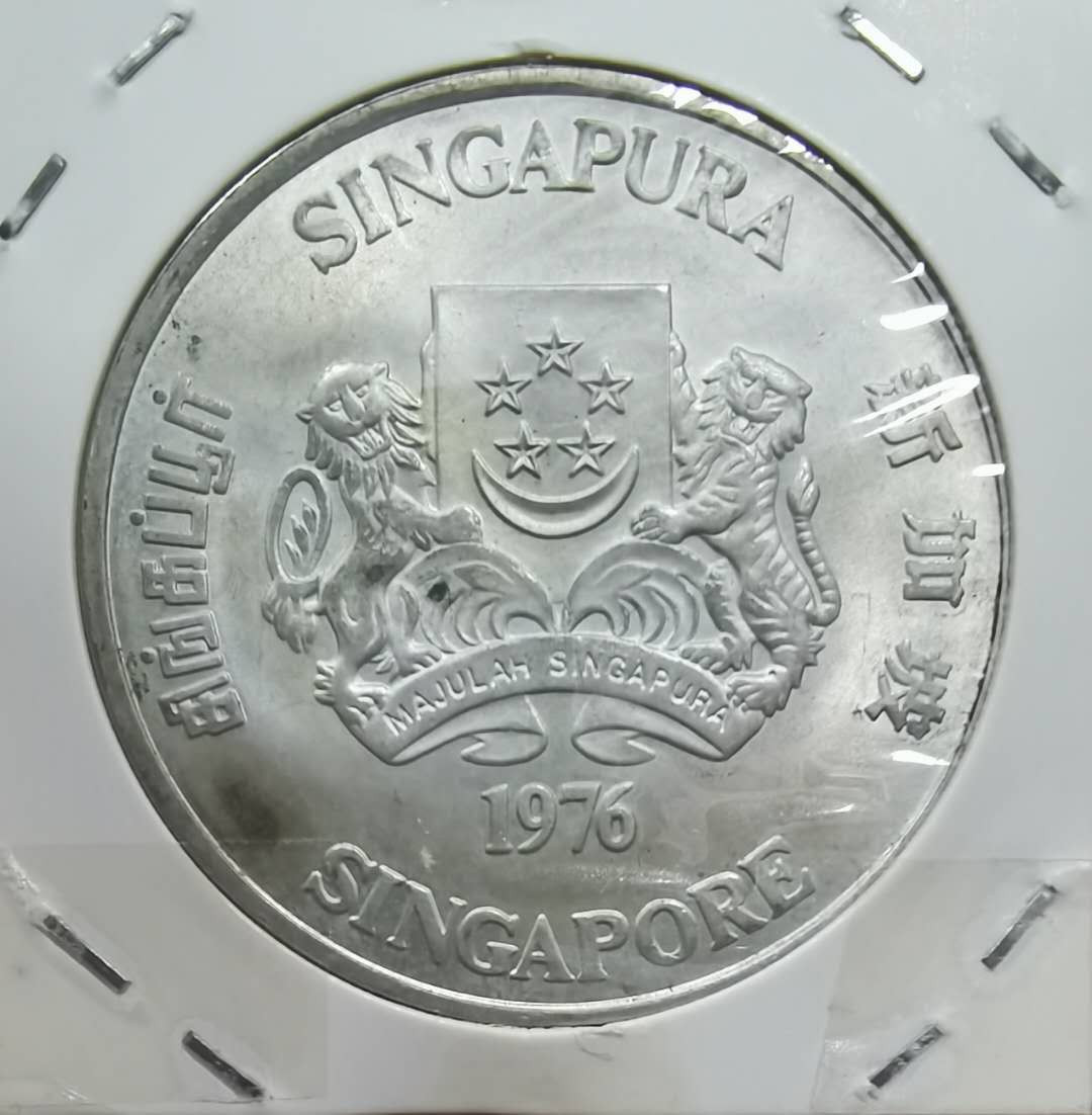 北京马甸外币专卖微拍第三十四期，银币专场，陆续上新，欢迎关注 197年新加坡船大银币，重31.1克，成色500，41mm，品相如图 未开始 起拍:0元