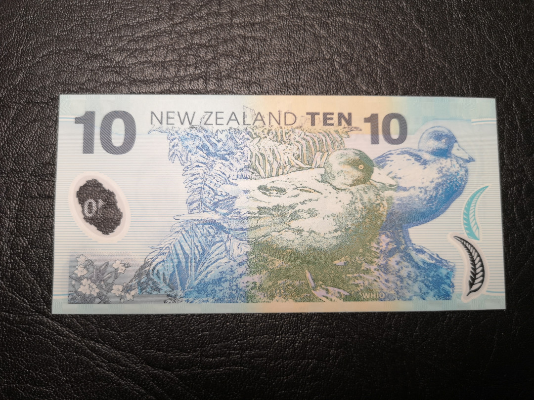《外钞收藏家》第九十四期拍卖 新西兰13年10刀 AA首发冠 全新unc