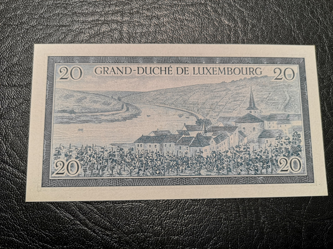 《外钞收藏家》第九十四期拍卖 卢森堡20法郎 全新unc 精美雕刻的风景钞