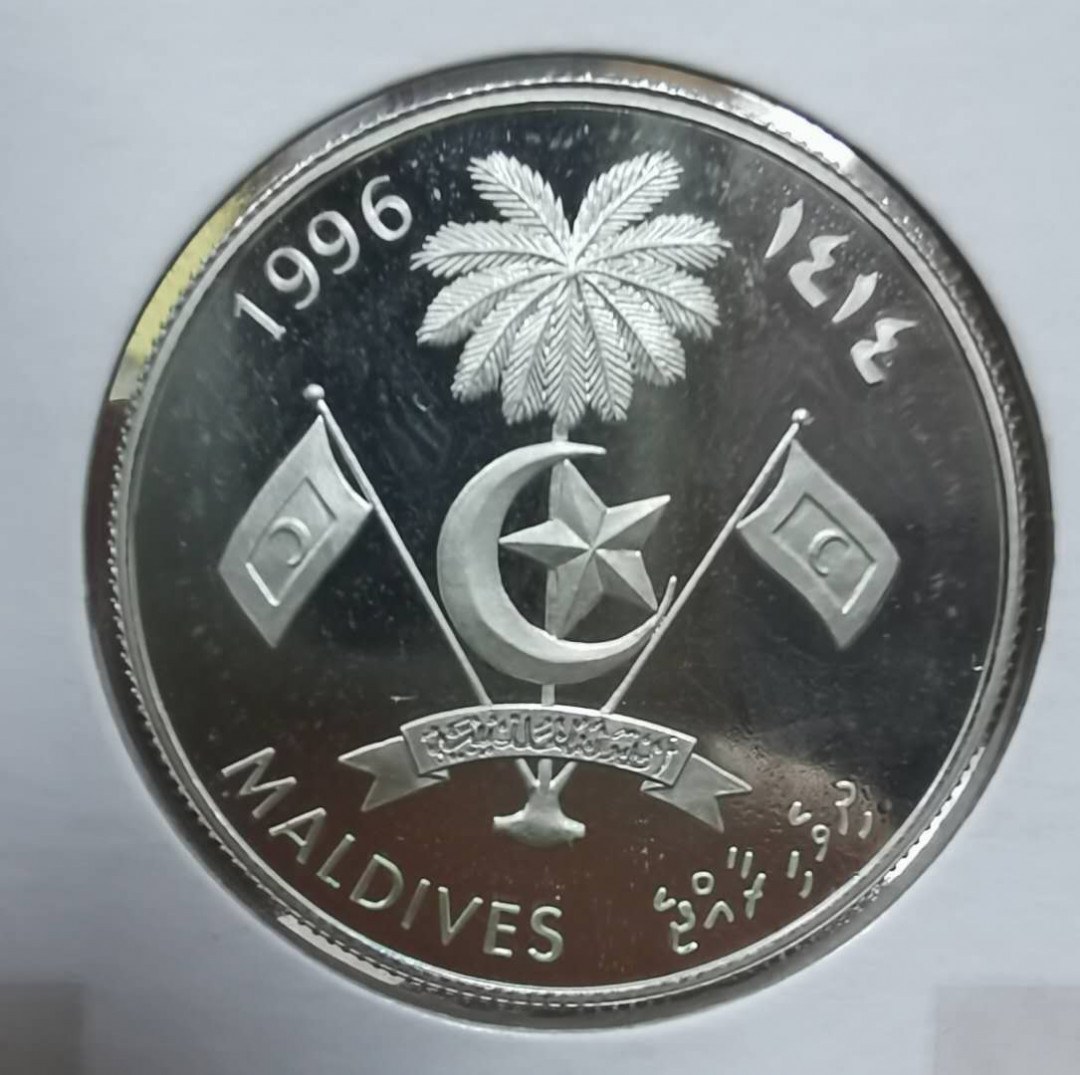 北京马甸外币专卖微拍第三十四期，银币专场，陆续上新，欢迎关注 1996年马尔代夫船地图银币，重10克，成色：500，品相如图