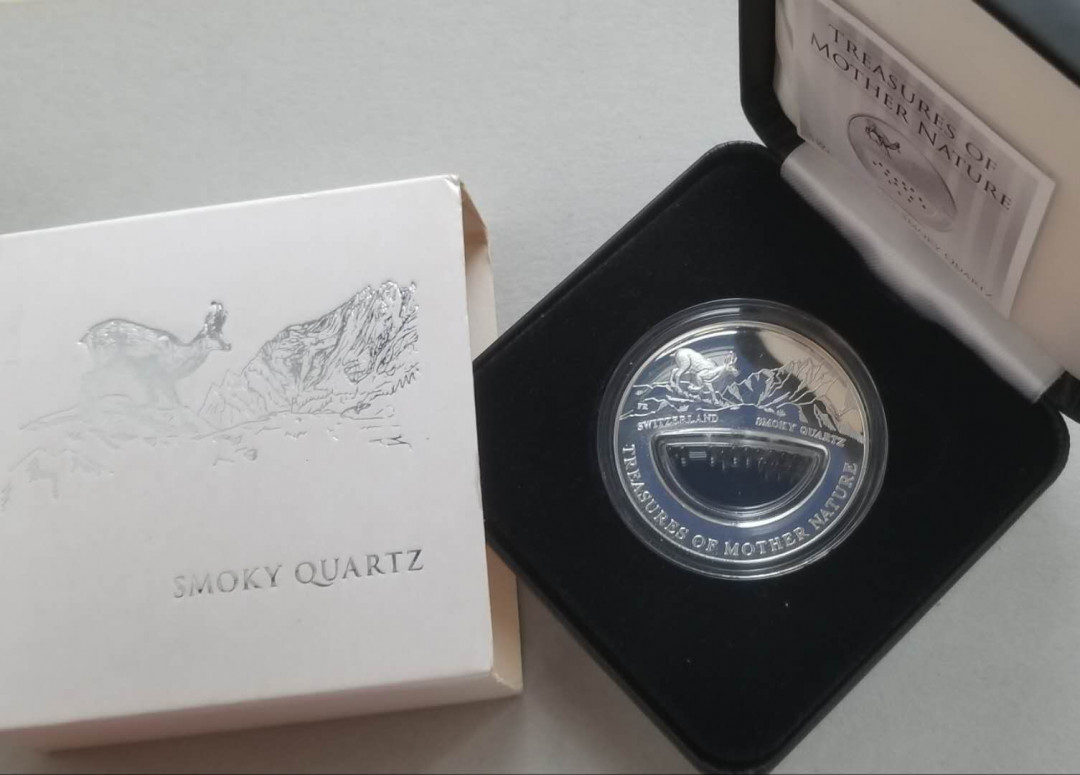 【币观天下】第133场拍卖【圣诞场】 斐济2012年自然母亲宝藏系列瑞士紫水晶镂空镶嵌银币 