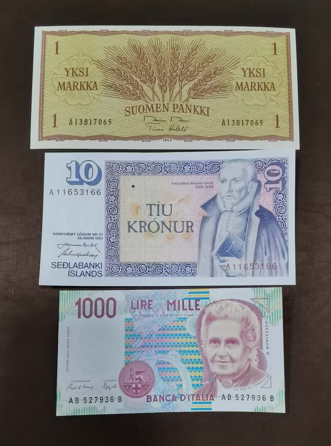 北京马甸外币专卖微拍第三十五期，纸币专场，陆续上新，欢迎关注 冰岛，芬兰，意大利纸币三张，品相如图全新