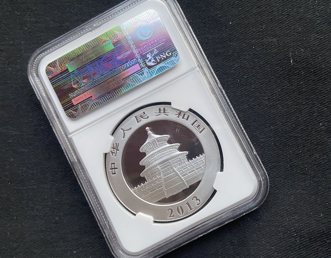 【币观天下】第133场拍卖【圣诞场】 【中国】2013年熊猫币【ngc70】