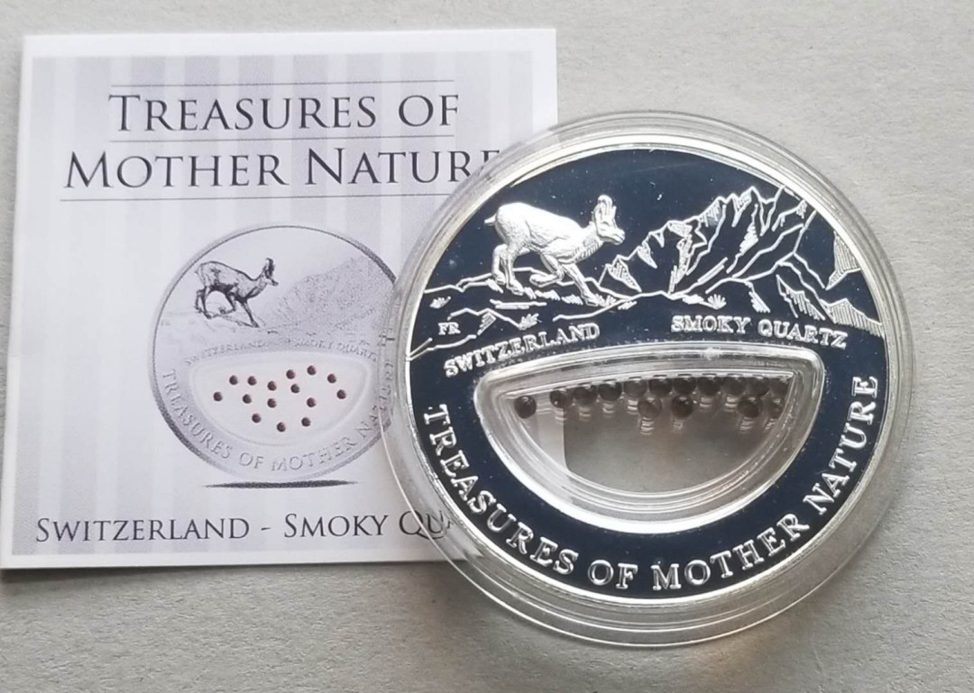 【币观天下】第133场拍卖【圣诞场】 斐济2012年自然母亲宝藏系列瑞士紫水晶镂空镶嵌银币 