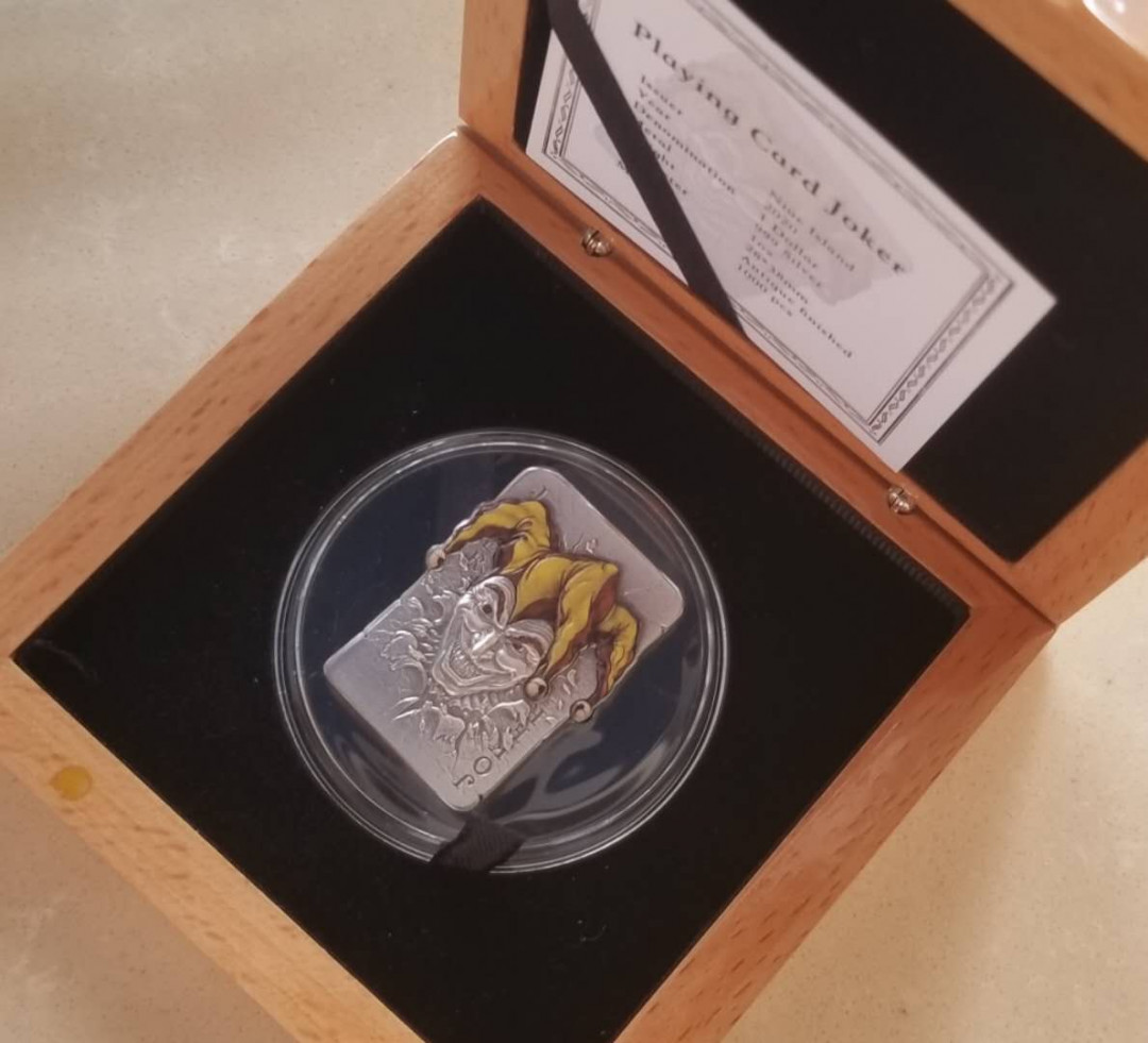 【币观天下】第133场拍卖【圣诞场】 纽埃2020年扑克王炸高浮雕仿古纪念银币 