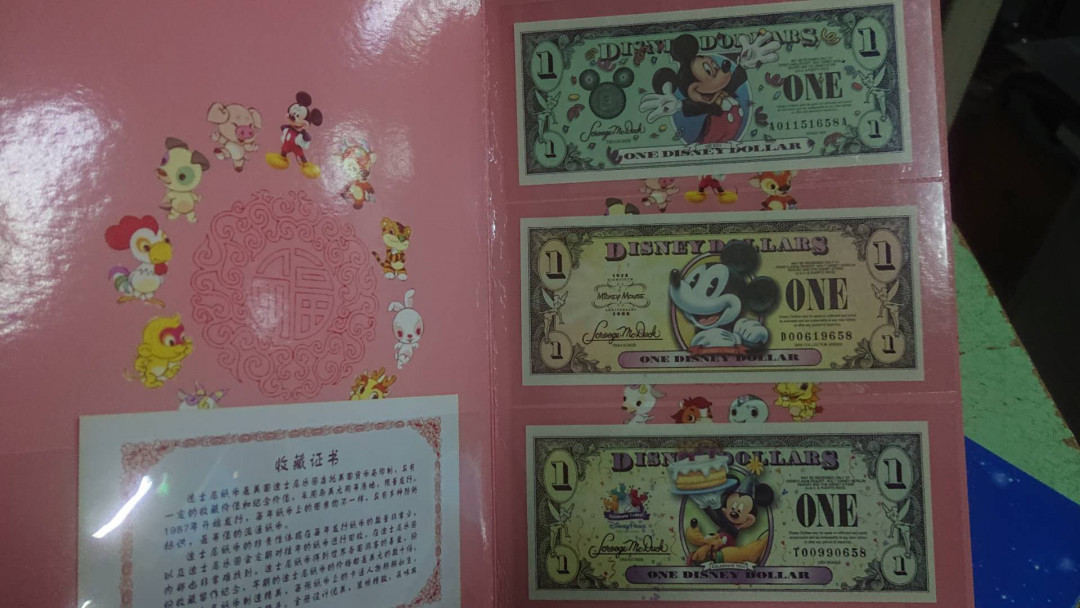 【囧羊收藏】精选微拍第9期 世界钱币精选 2000+2008+2009年迪斯尼1美元 三张尾2同号全程无47尾8 带册绝品