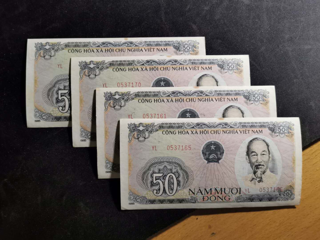 【鲸贝乐淘】千字文·第“桓公匡合，济弱扶倾”号拍卖 【越南🇻🇳 】1985年50盾，四张全新全品有黄斑，AUNC 