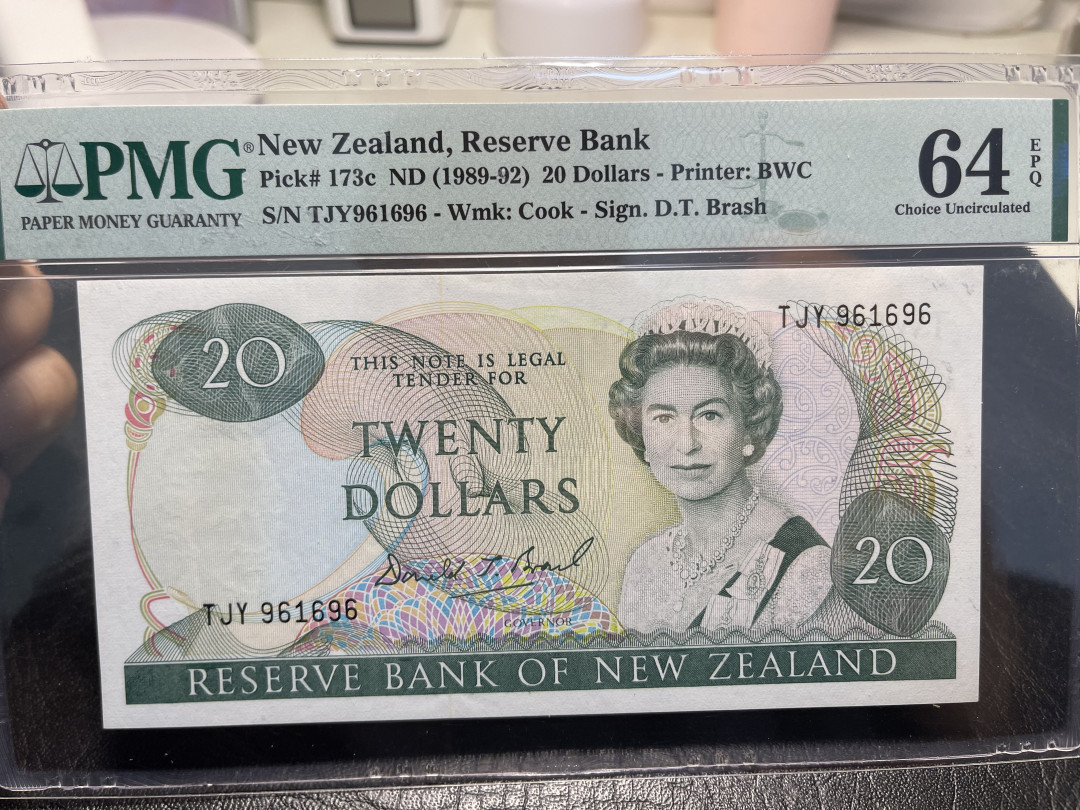 《外钞收藏家》第九十五期拍卖 新西兰1989-92年 20刀 pmg64 BWC版