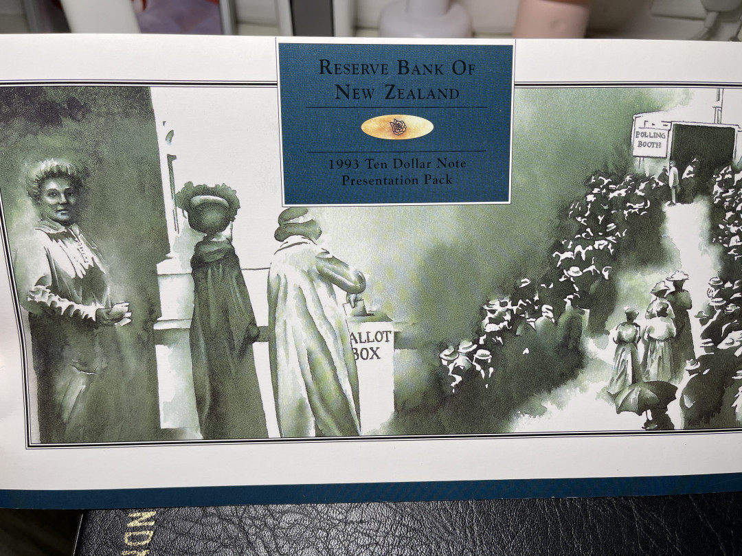 《外钞收藏家》第九十五期拍卖 新西兰10 四连体钞  全新unc  AA冠