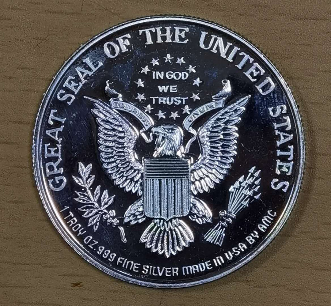 北京马甸外币专卖微拍第三十六期，银币及银章专场，陆续上新，欢迎关注 美国帆船系列纪念1盎司银章，品相如图
