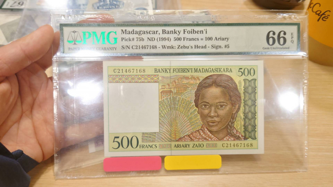 【囧羊收藏】精选微拍第10期~2021年首场世界钱币精选荟萃 1994年马达加斯加500法郎 PMG66E 全新UNC