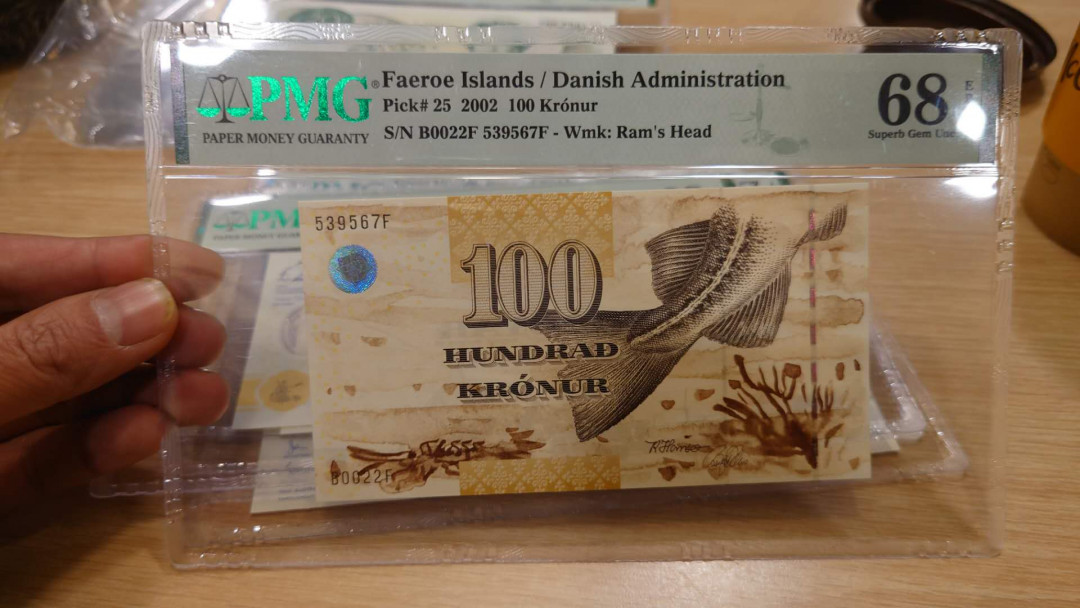 【囧羊收藏】精选微拍第10期~2021年首场世界钱币精选荟萃 2002年初版法罗群岛100克朗 PMG68E高分绝品