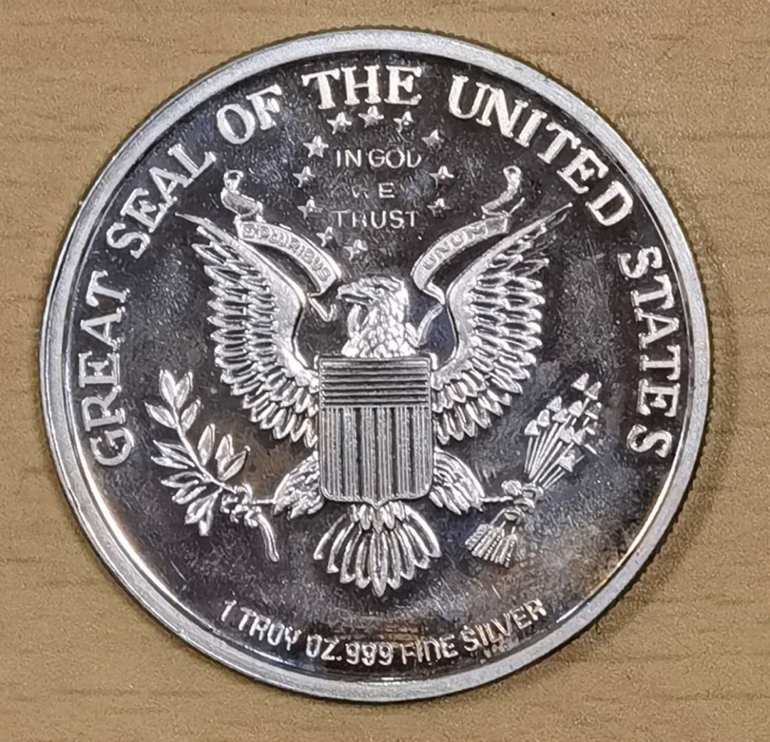 北京马甸外币专卖微拍第三十六期，银币及银章专场，陆续上新，欢迎关注 美国帆船系列纪念1盎司银章，品相如图