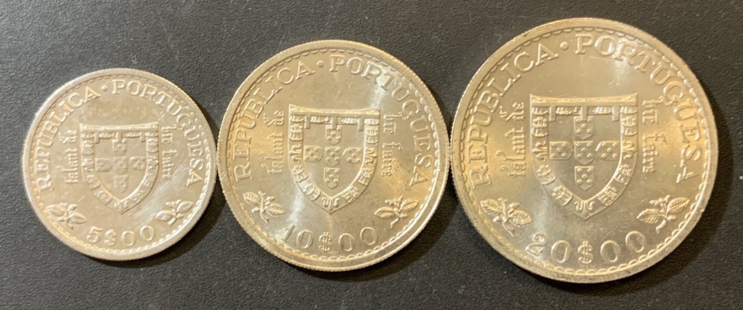 紫瑗钱币—微拍第125期  葡萄牙 1960年 亨利王子500周年  5 10 20埃斯库多 三枚一套 共40.5克 0.835银 UNC