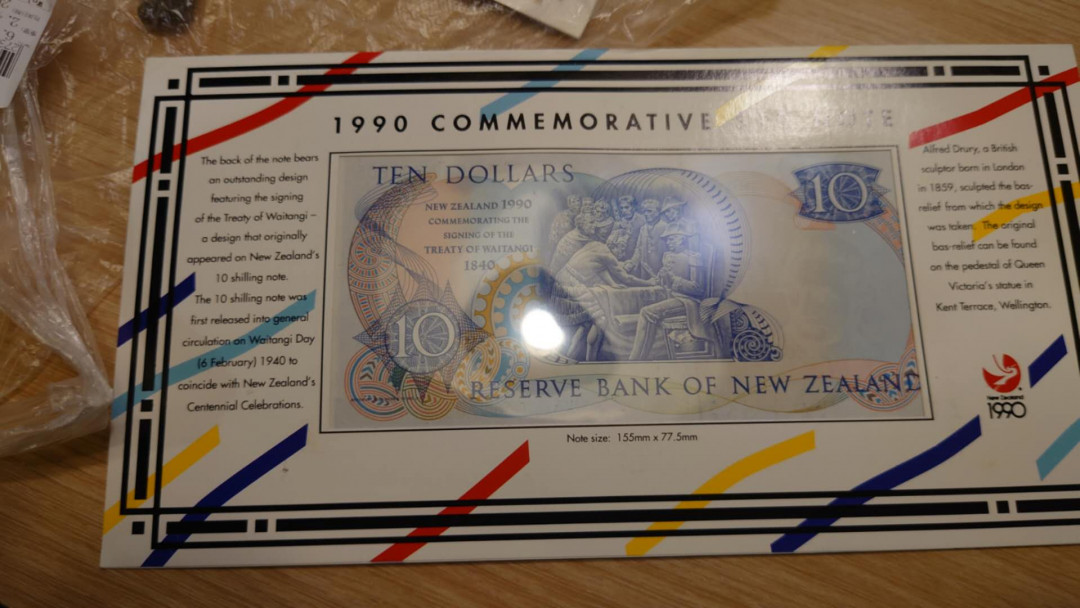 【囧羊收藏】精选微拍第10期~2021年首场世界钱币精选荟萃 1990年新西兰10元纪念钞 带原装册 全程无47绝品千位号 BBB冠