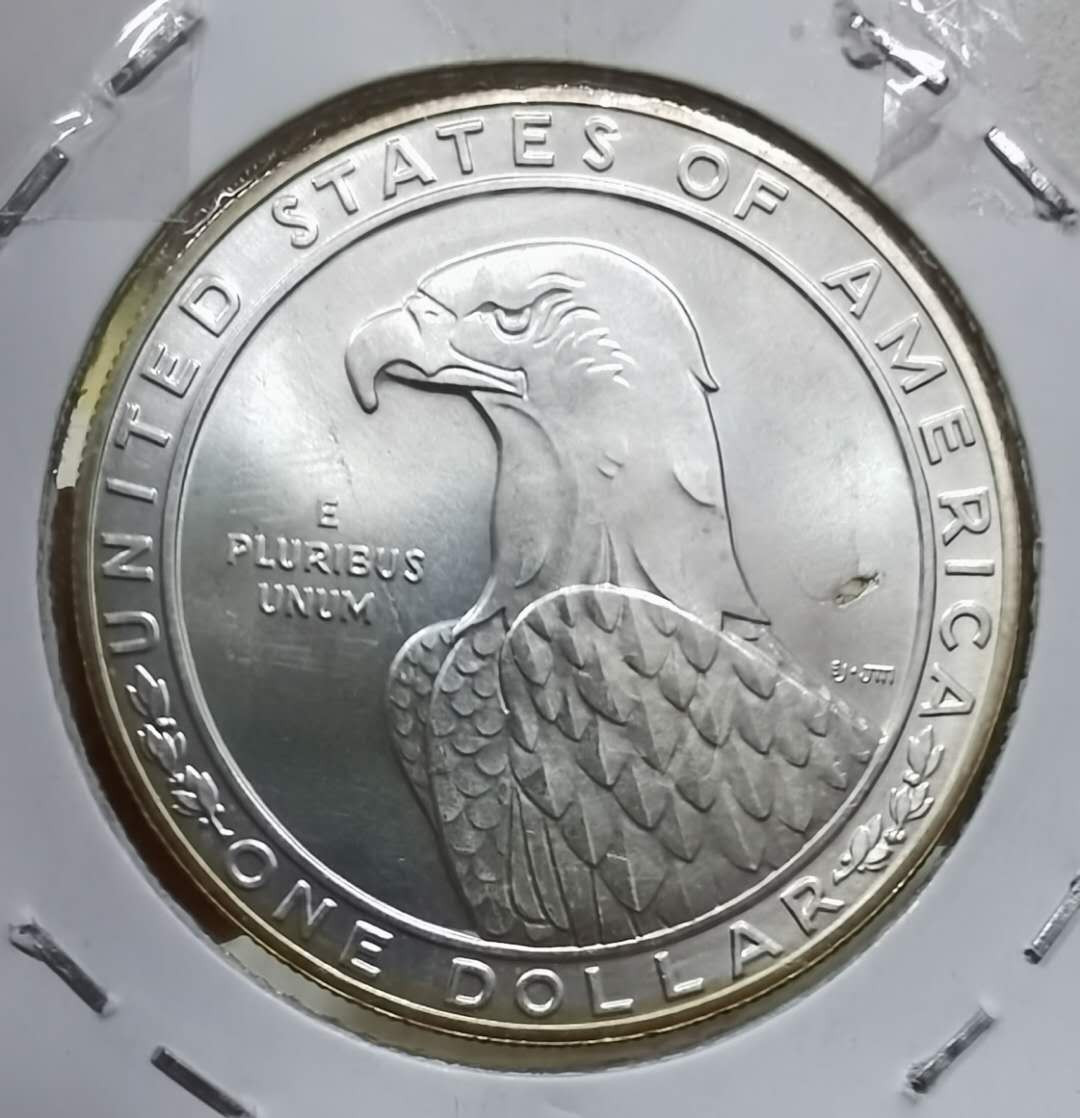 北京马甸外币专卖微拍第三十六期，银币及银章专场，陆续上新，欢迎关注 1988年美国1美元奥运银币，重26.73克，成色900，品相如图