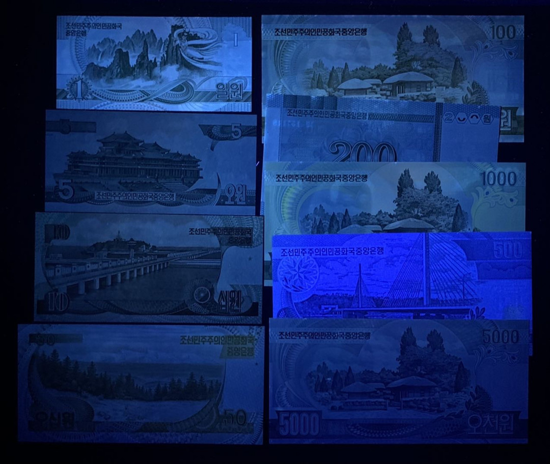 紫瑗钱币—微拍第126期—纸币场 朝鲜 1992年 中央银行 流通币 8枚全套 UNC 