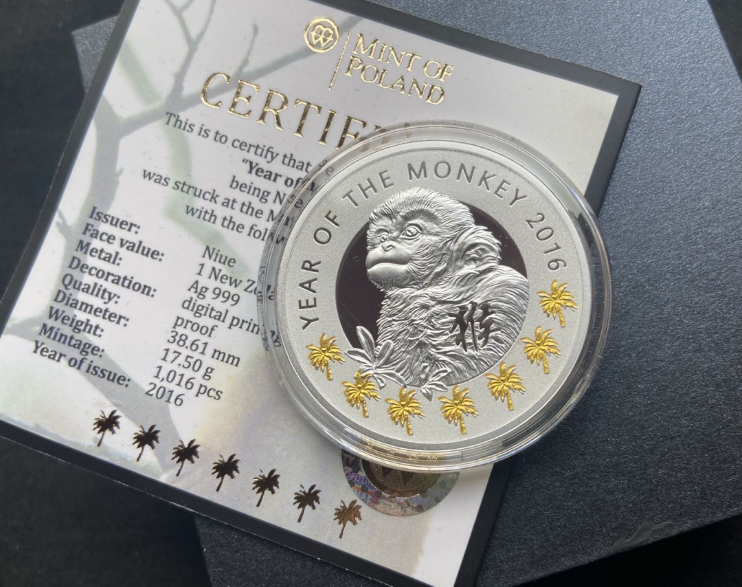 【币观天下】第134场拍卖【元旦场】  纽埃2016年1元，中国猴年生肖吉运银币“耳聪目明-“银丝大耳猴”萌宝”浮雕、镀金、磨砂数字打印精制艺术银币