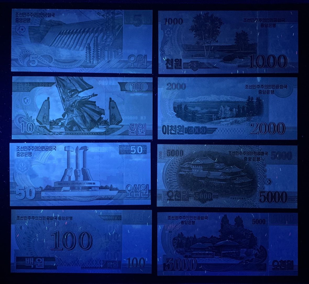 紫瑗钱币—微拍第131期—纸币场 朝鲜 90年代 5—5000圆 8枚套 样币 UNC