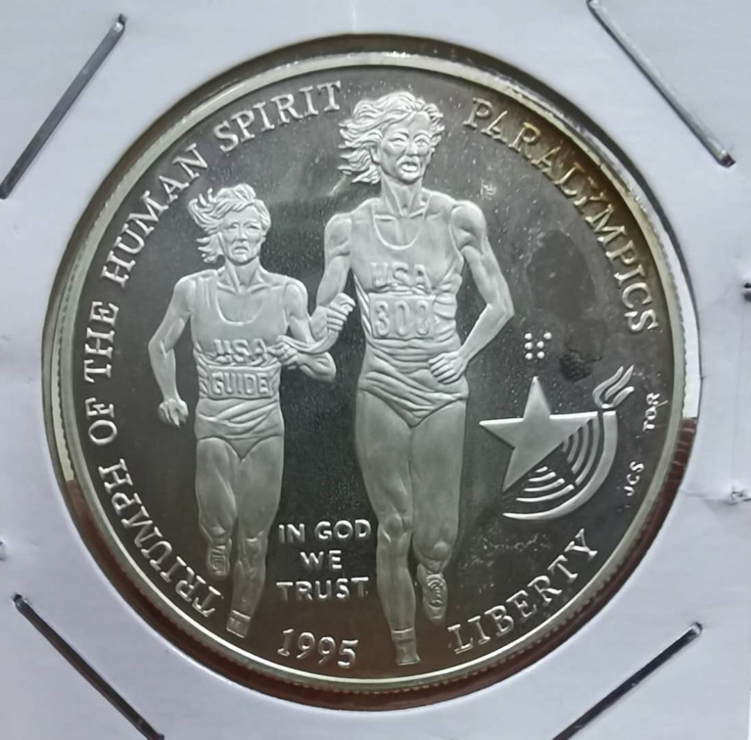 北京马甸外币专卖微拍第三十六期，银币及银章专场，陆续上新，欢迎关注 1995年美国1美元奥运银币，重26.73克，成色900，品相如图