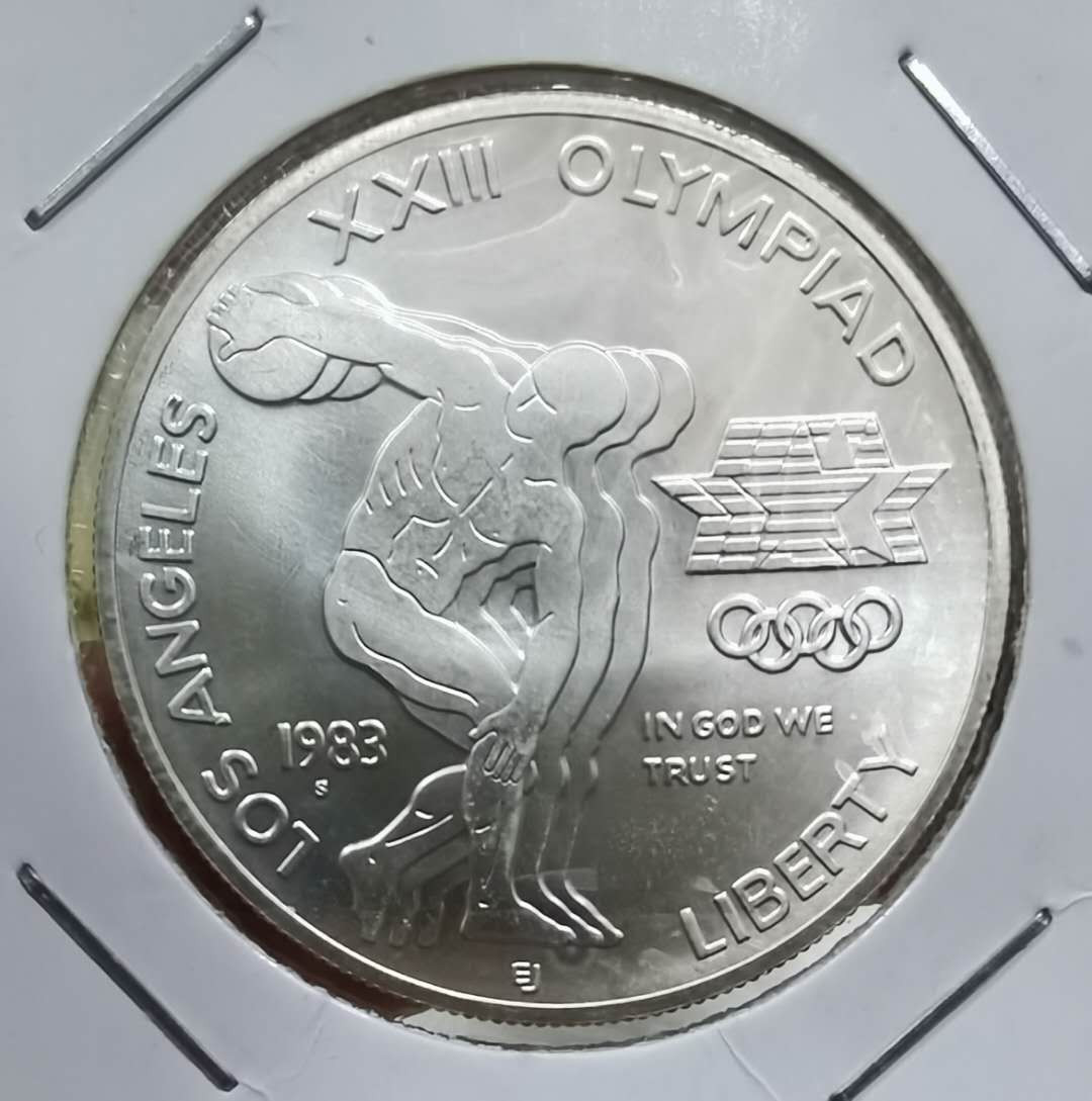 北京马甸外币专卖微拍第三十六期，银币及银章专场，陆续上新，欢迎关注 1988年美国1美元奥运银币，重26.73克，成色900，品相如图
