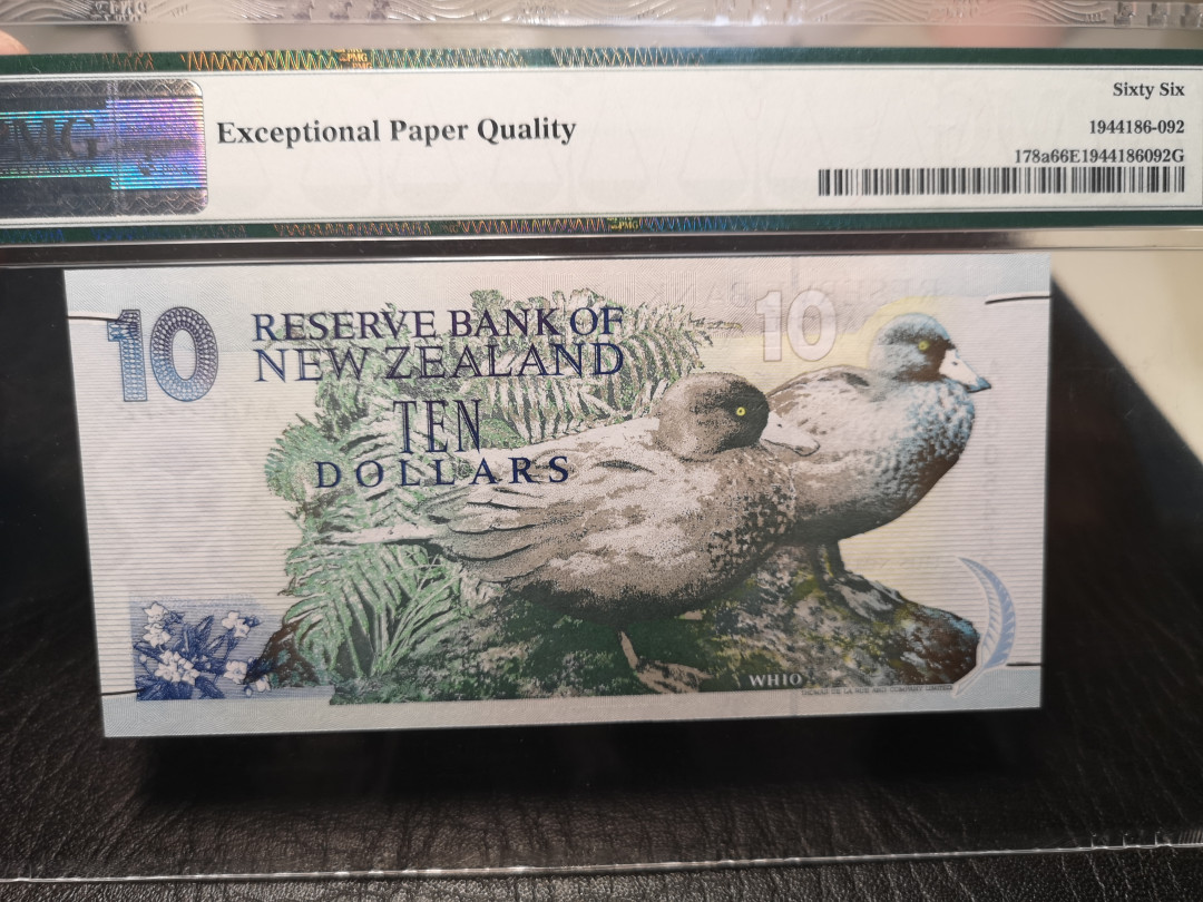 《外钞收藏家》2021年第一拍（96期） 新西兰1992-97年10刀  PMG66  AA首发冠
