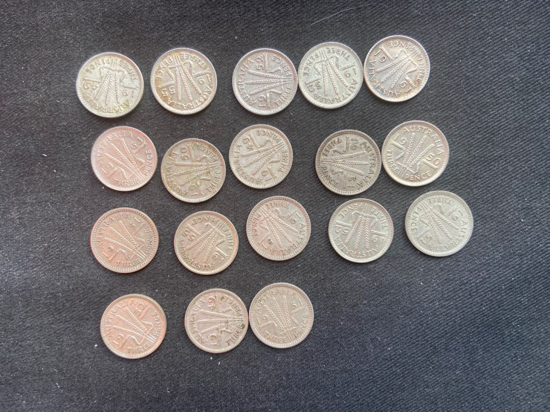 【币观天下】第135场钱币拍卖 早期澳大利亚3便士银币18枚【50%银】