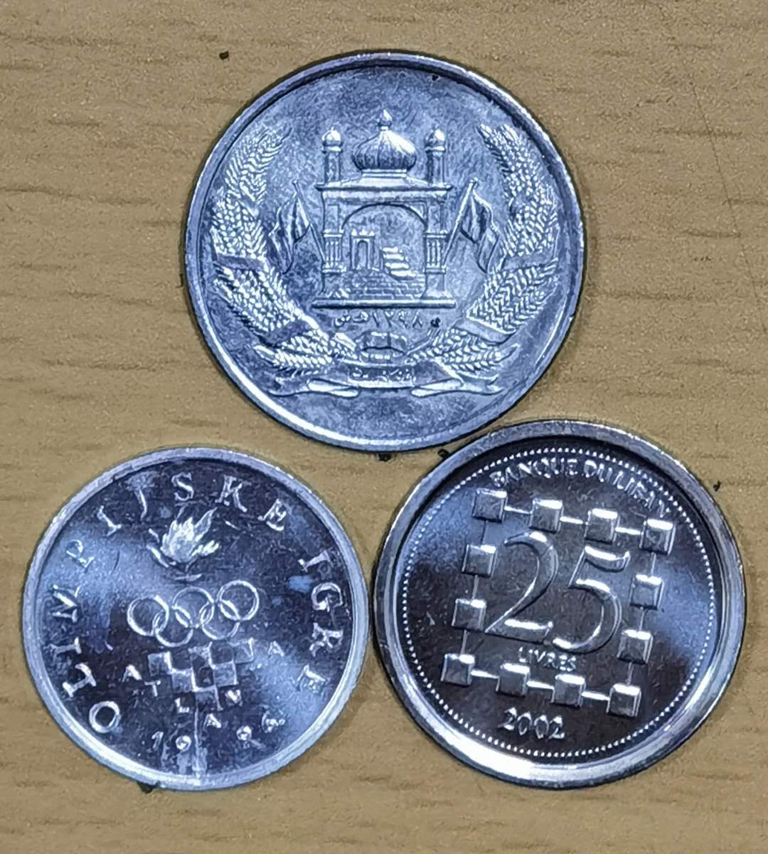 北京马甸外币专卖微拍第三十七期，流通币，非贵金属纪念币专场，陆续上新，欢迎关注 散币克罗地亚，阿富汗，黎巴嫩三枚，品相如图