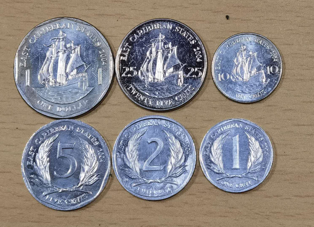 北京马甸外币专卖微拍第三十七期，流通币，非贵金属纪念币专场，陆续上新，欢迎关注 、	2004年清版东加勒比流通币6枚/套，品相如图 