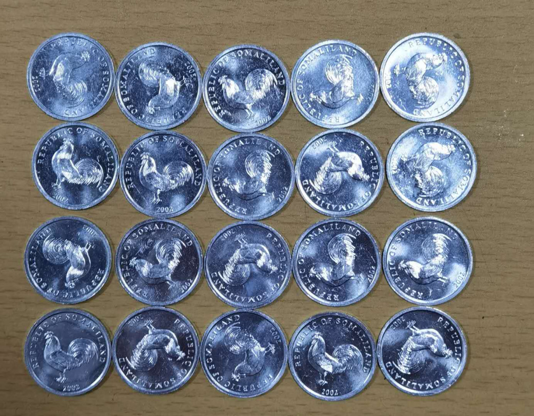 北京马甸外币专卖微拍第三十七期，流通币，非贵金属纪念币专场，陆续上新，欢迎关注 索马里兰鸡动物铝币20枚，品相如图