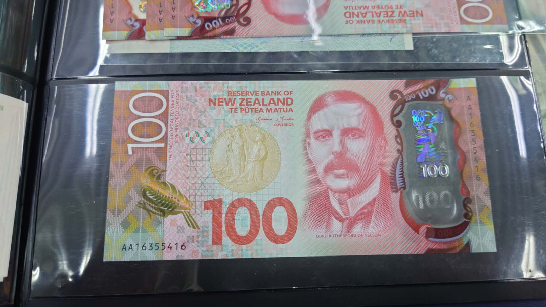 【囧羊收藏】精选微拍第11期~2021年第二期世界钱币精选 2016年新西兰100元塑料钞 首发AA冠稀少 全新绝品