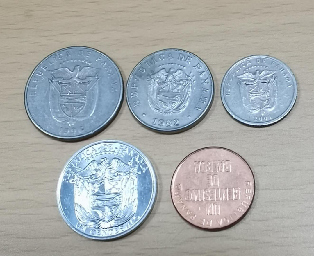 北京马甸外币专卖微拍第三十七期，流通币，非贵金属纪念币专场，陆续上新，欢迎关注 巴拿马流通币5枚/套，品相如图