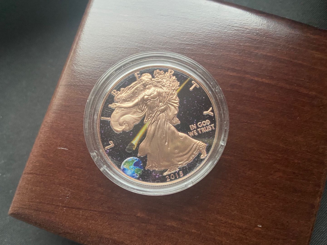 【币观天下】第136期拍卖【直播拍卖】 【美国】2015年行走女神夜光镶嵌陨石银币