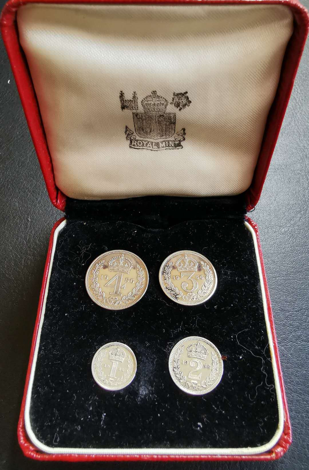 凡希社世界钱币微拍第一百四十六期 荐！1956英国伊丽莎白濯足币原盒