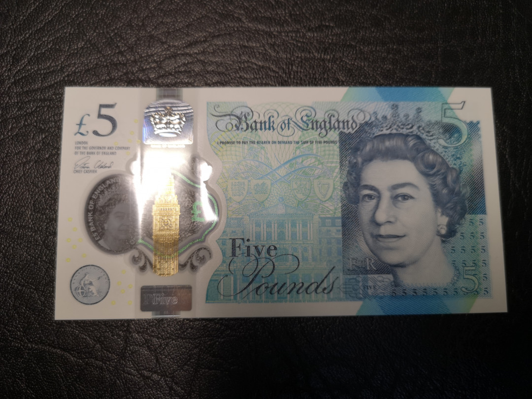 《外钞收藏家》2021年第2拍（97期） 英国最新版塑料钞5镑 AA01首发冠 全新unc