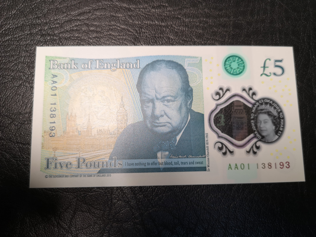 《外钞收藏家》2021年第2拍（97期） 英国最新版塑料钞5镑 AA01首发冠 全新unc