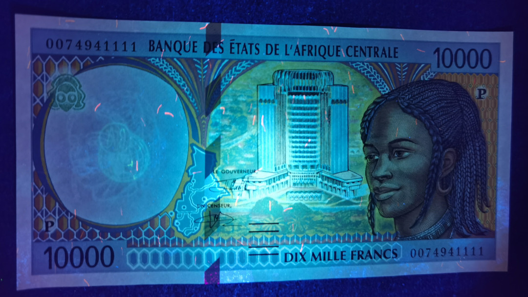 小福收藏拍卖第1期 豹子号狮子号全同号精选专场 多国外钞+港台纸币  中非金融共同体  乍得P 少见国别 2000年 10000法郎 狮子号尾1111