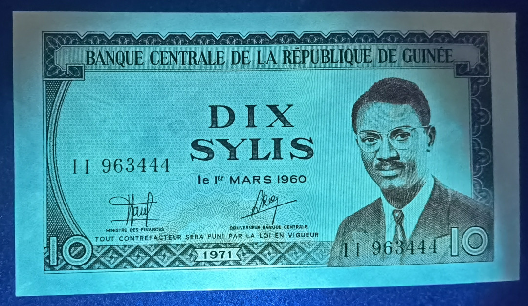 小福收藏拍卖第1期 豹子号狮子号全同号精选专场 多国外钞+港台纸币  几内亚 1971年 10 赛里斯  豹子号尾444 中国代印